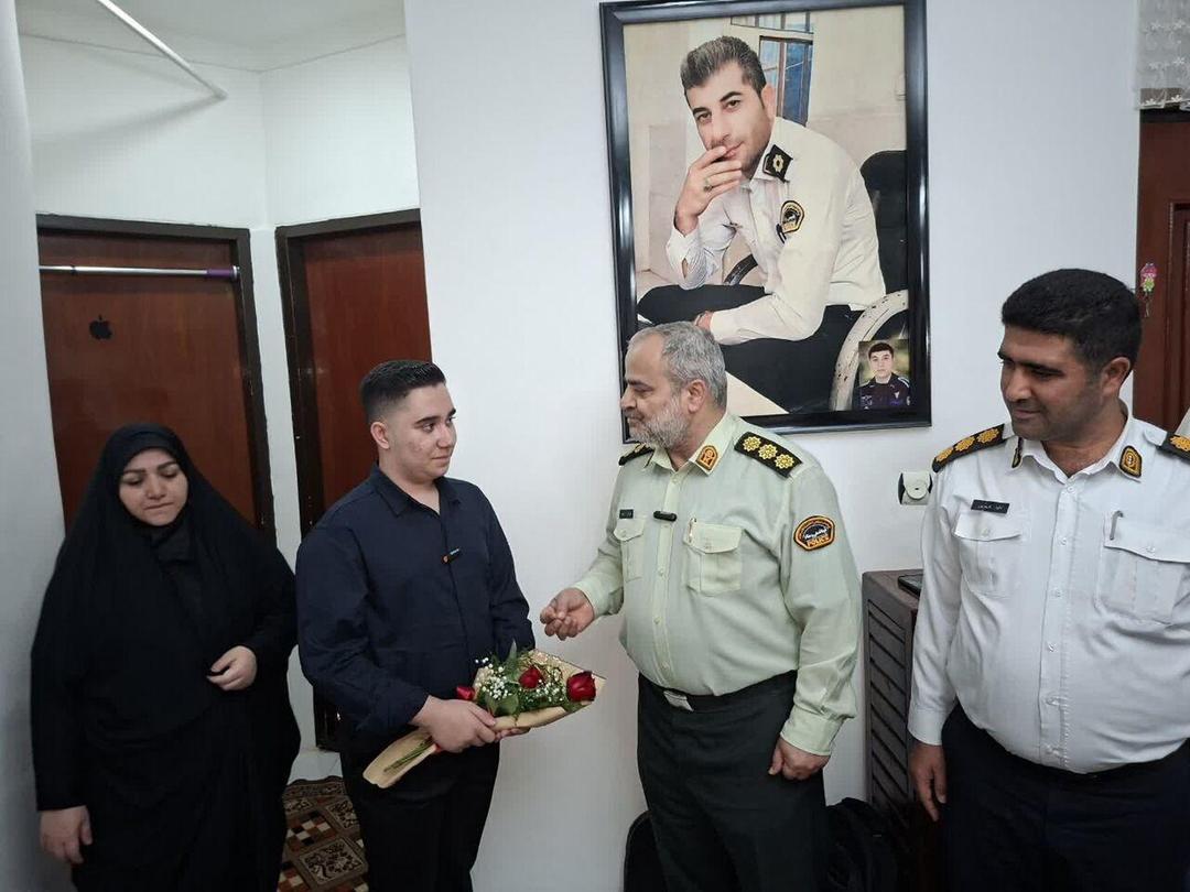 مشایعت فرزند شهید امنیت تا مدرسه در بهشهر