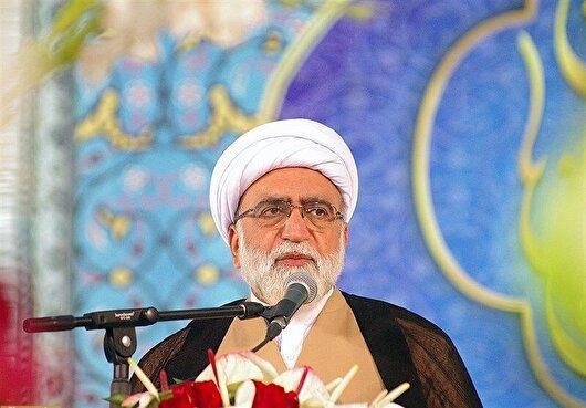 فرهیختگان مفهوم «اتحاد مقدس» را برای جامعه تبیین و بازگو کنند