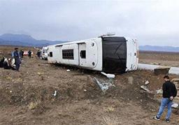 افزایش تعداد کشته‌ها/ ۳ فوتی و ۲۵ مصدوم در واژگونی اتوبوس اصفهان