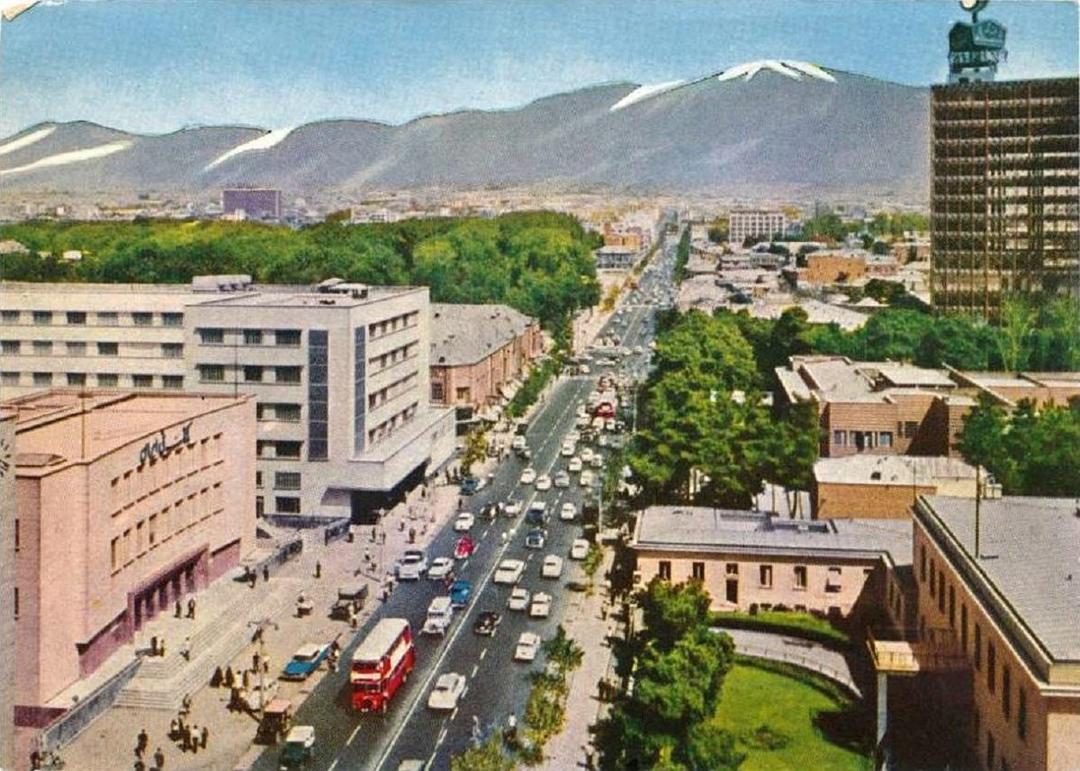 خیابان فردوسی تهران دهه بیست خورشیدی (عکس)