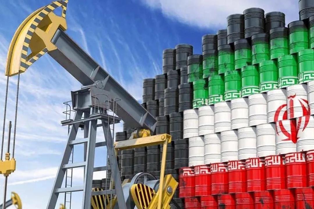 وضعیت صادرات نفت بعد از فعال شدن مکانیسم ماشه/  نایب رئیس کمیسیون انرژی: مسیر اصلی باز می ماند، هزینه فروش زیاد و درآمد کم می شود/ کاهش ۴۰۰ هزار بشکه‌ در روز /خریداران کوچک و واسطه حذف می شوند