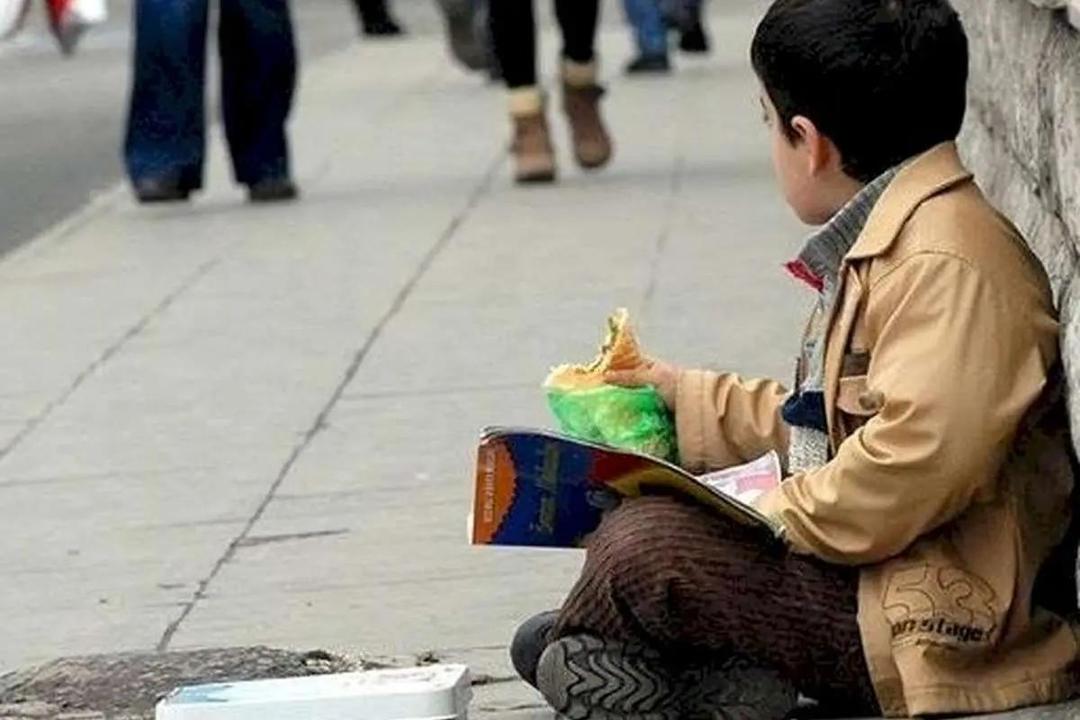 کودکان بی سرپرست پشت درهای بسته ثبت نام