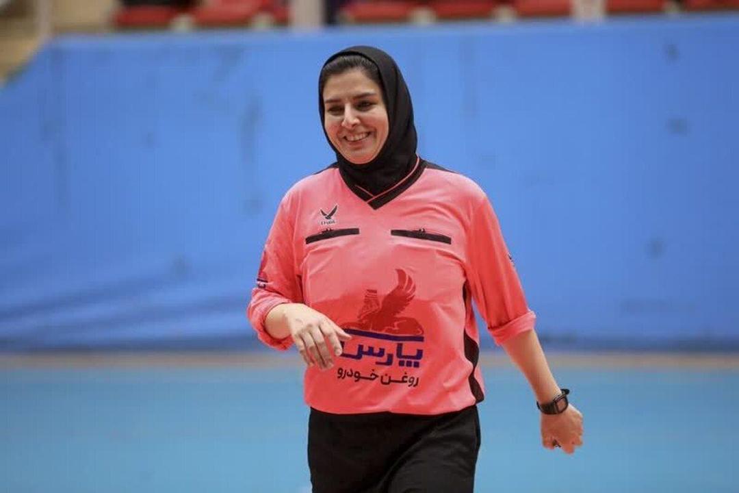ژاله طوفان‌پور، داور بانوی اردبیلی در لیگ برتر فوتبال بانوان کشور قضاوت می‌کند
