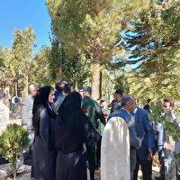 غبارروبی وگلباران مزار شهدا در مهاباد
