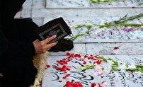 غباروبی و عطرافشانی مزار شهدا استان قم در آیین مهمانی لاله‌ها