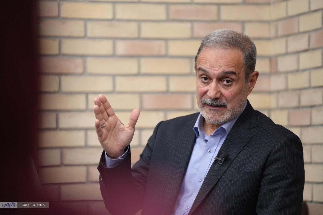 ببینید| دانش‌آموز را با تهدید در مدرسه نگه می‌داریم؛ محتوایی تحویل او می‌دهیم که اصلاً به دردش نمی‌خورد
