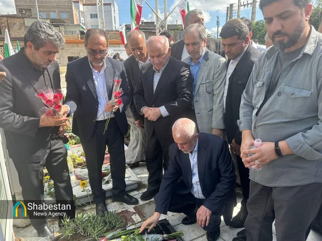 ادای احترام معاون رئیس جمهور به مقام شهدای ساری