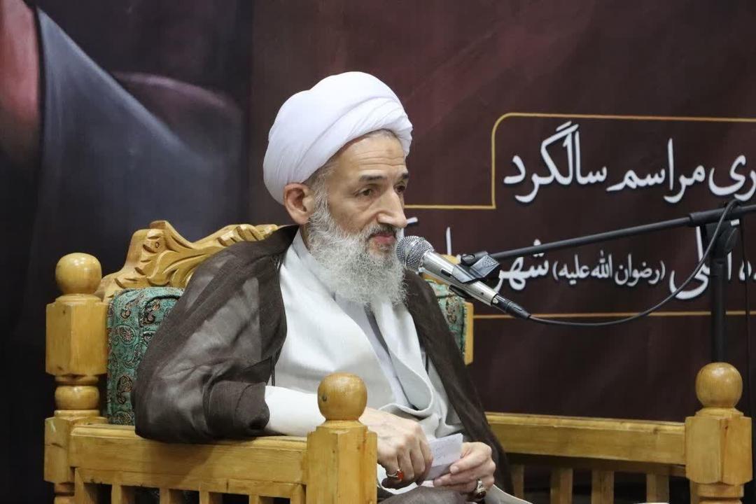 آیت الله لائینی: علامه حسن زاده عالمی ولایتمدار و جهادی بود
