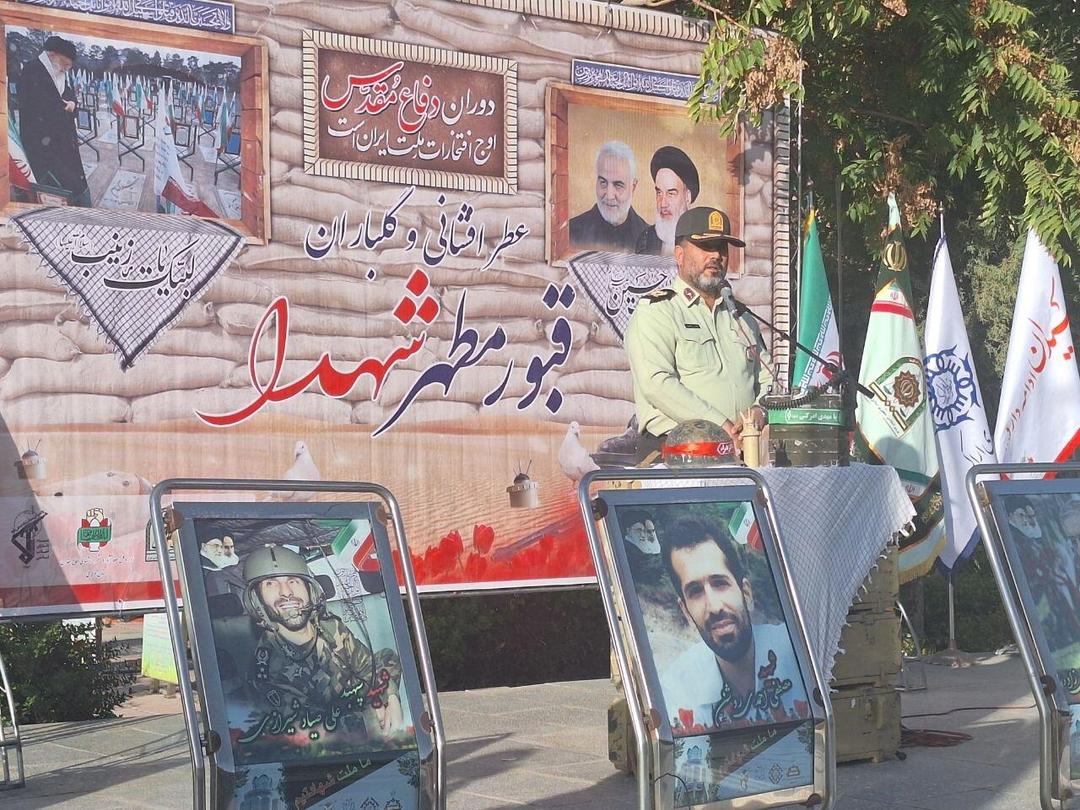 آئین معنوی عطرافشانی و گلباران قبور مطهر شهدای اراک