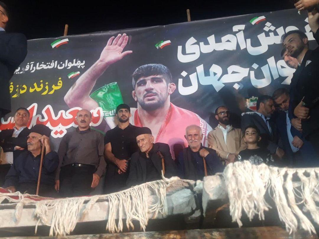 نماینده مجلس: کشتی کشورمان با افتخارآفرینی قهرمان دزفولی در دنیا درخشید