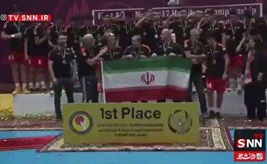 سلام نظامی تیم ملی نوجوانان هندبال به پرچم و سرود ملی ایران + فیلم