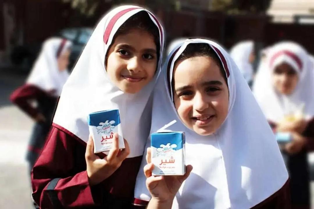 شیر رایگان در کدام مدارس توزیع می‌شود؟