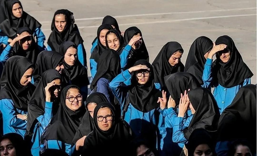 برخورد آموزش و پرورش با دو مدرسه به‌دلیل پوشش نامناسب: در شان مدرسه نبود