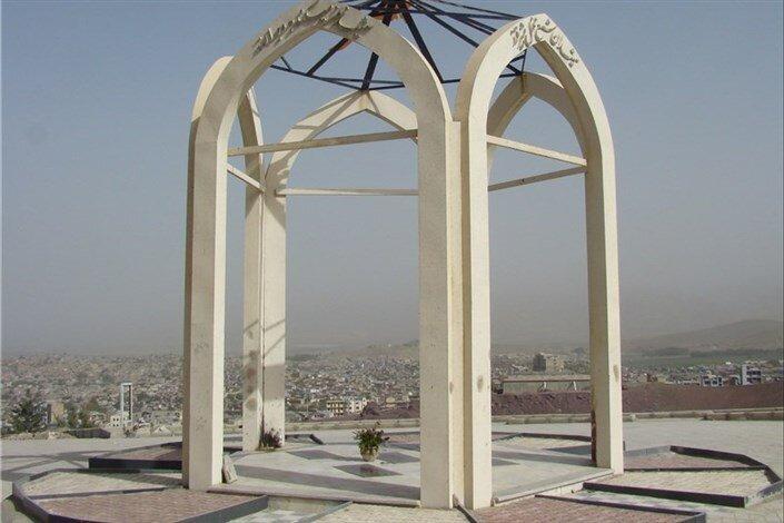 گرامیداشت هفته دفاع مقدس در دانشگاه آزاد یاسوج با غبارروبی مزار شهدا