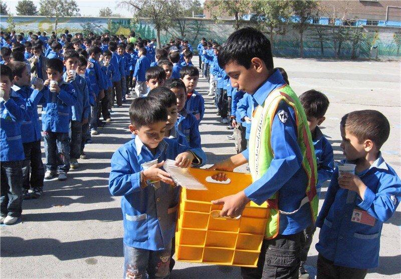 شیر رایگان در کدام مدارس توزیع می‌شود؟
