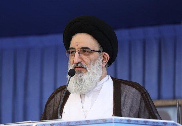 امام جمعه کرج: استراتژی ایران و انقلاب اسلامی، شعار مرگ بر آمریکا است/ مکانیسم ماشه از نظر اقتصادی هیچ تأثیری جز بار روانی ندارد
