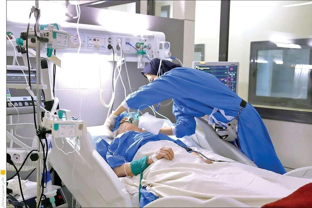 معاون وزیر بهداشت: لباس‌های بیماران در بیمارستان‌ها نازک و اندازه‌‌های آن‌ها نامناسب است/ ۳ نوع لباس که کاربرد بیشتری دارد، در آینده معرفی می‌شود