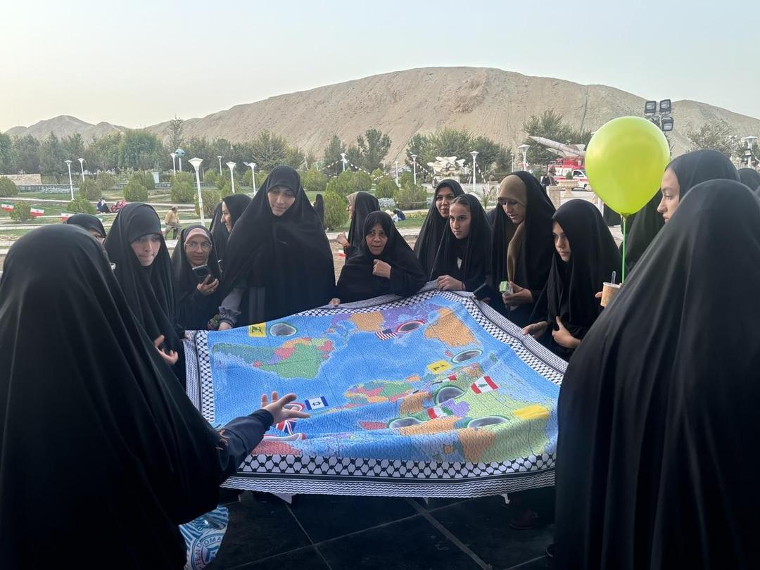 جشنواره فرهنگی ـ ورزشی «لبخندهای آسمانی» با حضور ۱۰۰۰بانوی قمی  برگزار شد