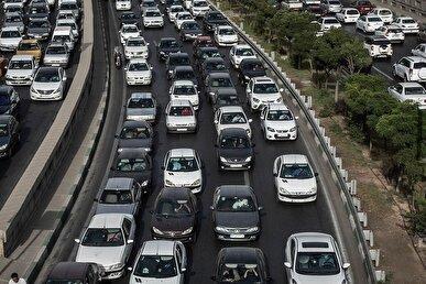 تردد در اکثر معابر و بزرگراه‌های پایتخت پرحجم و سنگین است