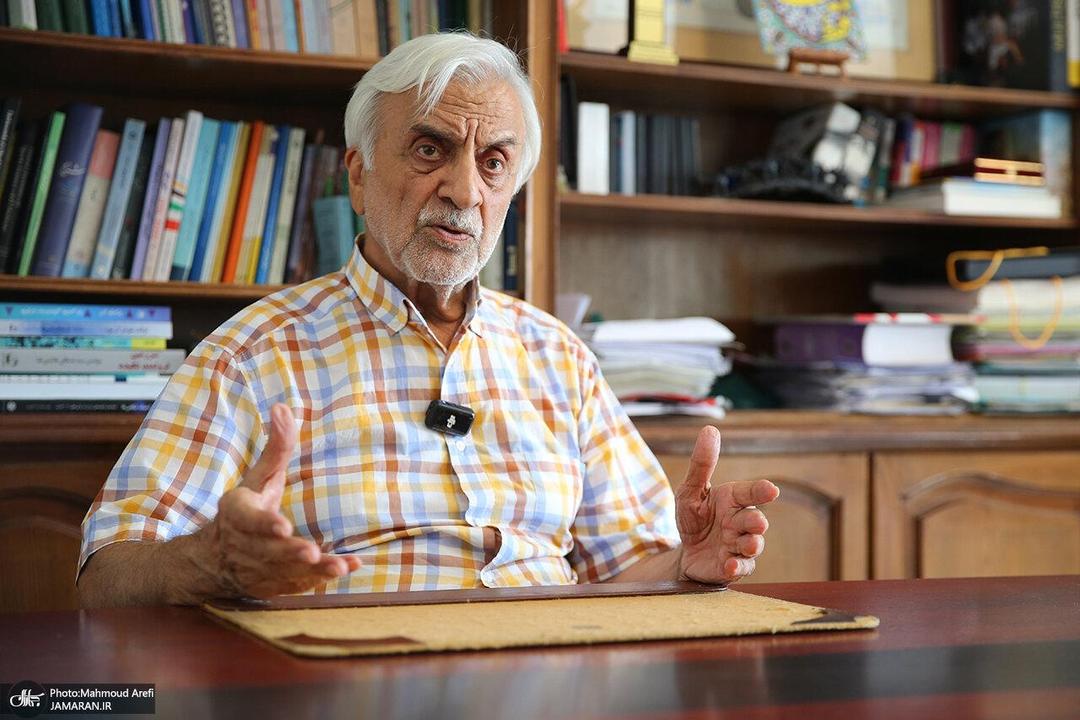 ببینید | هاشمی طبا: مردم دوست دارند آدم‌ها با آنها صادق باشند / امروز سوار تاکسی بشوید و ببینید مردم چطوری حرف می‌زنند