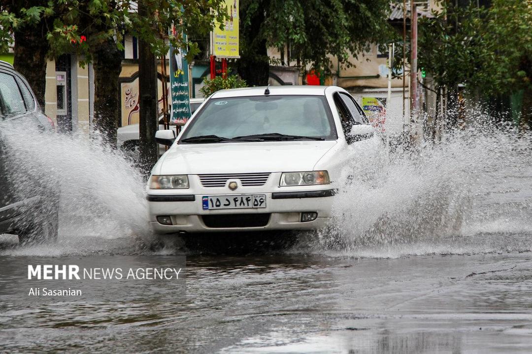 بارش شدید باران و آبگرفتگی معابر در آستارا
