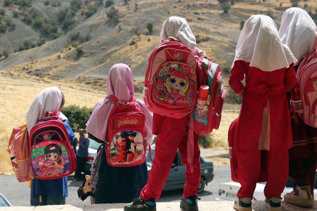 ۲۲۰۰ بسته نوشت‌افزار بین دانش‌آموزان کم‌برخوردار کرمانشاه توزیع شد