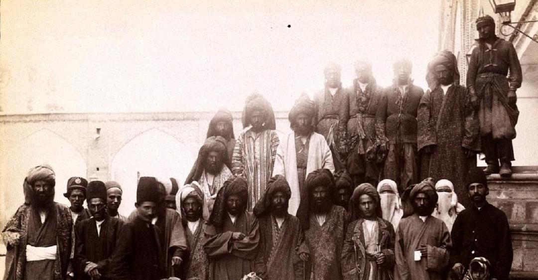 عکس گروهی از تعزیه‌خوان‌های دورۀ قاجار
