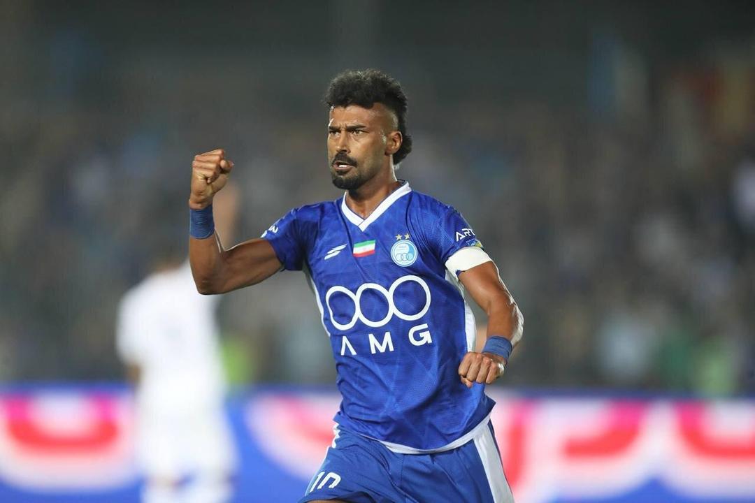 ببینید | برخورد عجیب رامین رضاییان با هوادار: برو اعصاب ندارم!