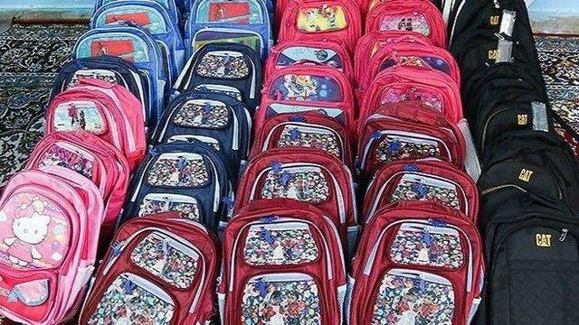 ۹۵۰ بسته تحصیلی به دانش آموزان بستک در سال تحصیلی جدید اهدا شد
