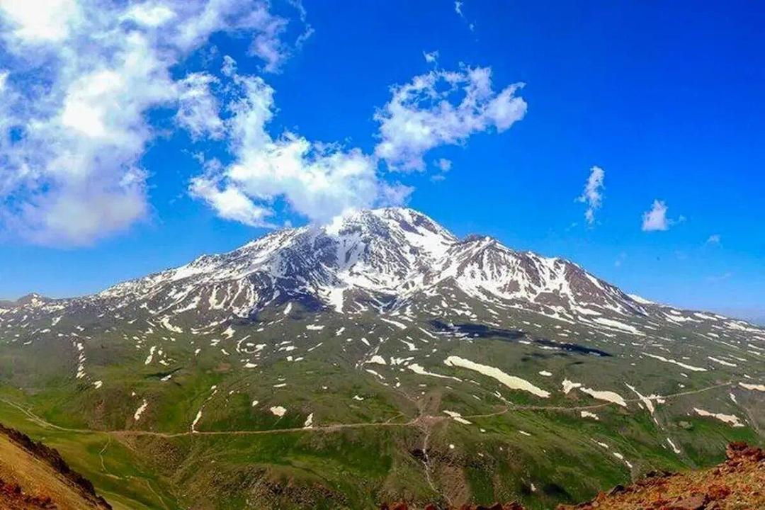 اولین رخت سفید برف پاییزی بر قامت سبلان | عکس