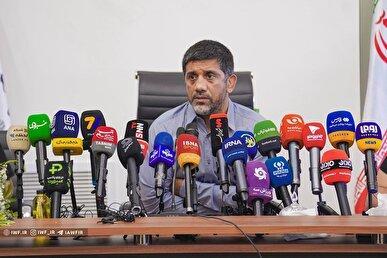 دبیر: دوگانه من، علیرضا دبیر و وطن‌فروش‌هاست/ حتما با آنورآبی‌ها مرز دارم + فیلم