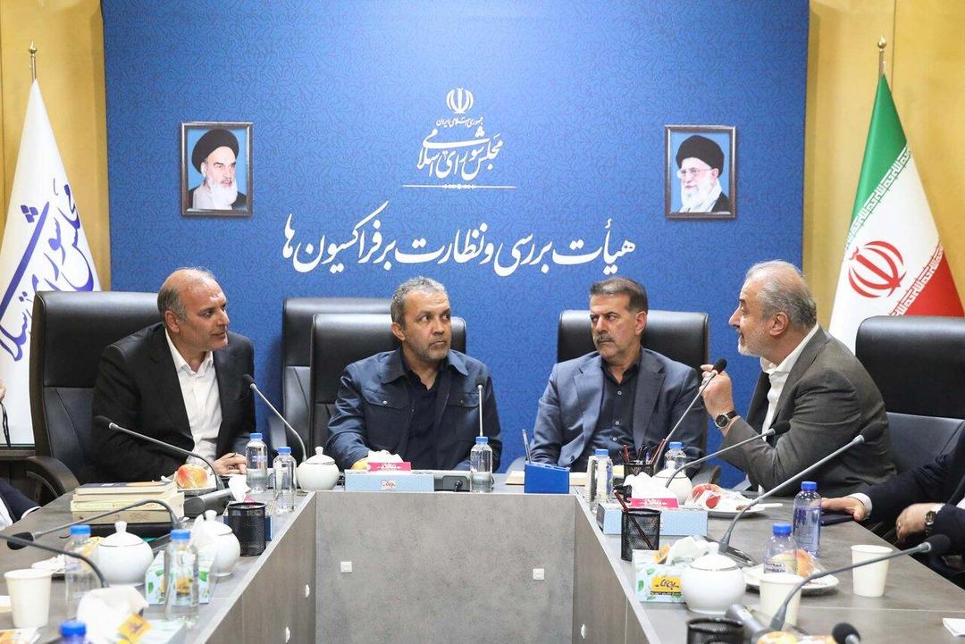 هواداران درویش را به مجلس کشاندند!