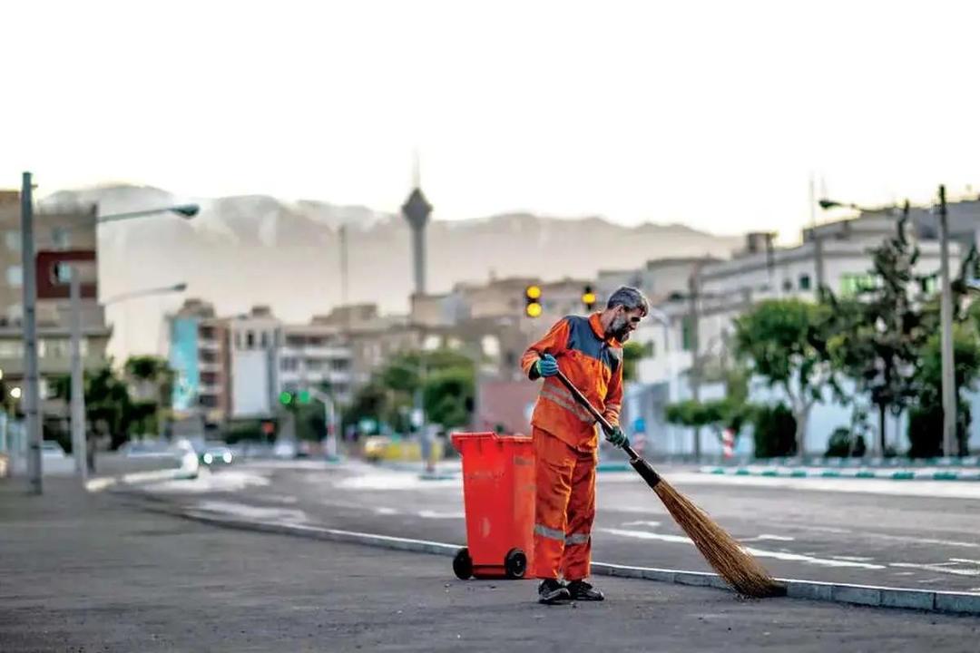 استخدام پاکبان ایرانی با حقوق بیشتر بجای پاکبان های افغانستانی