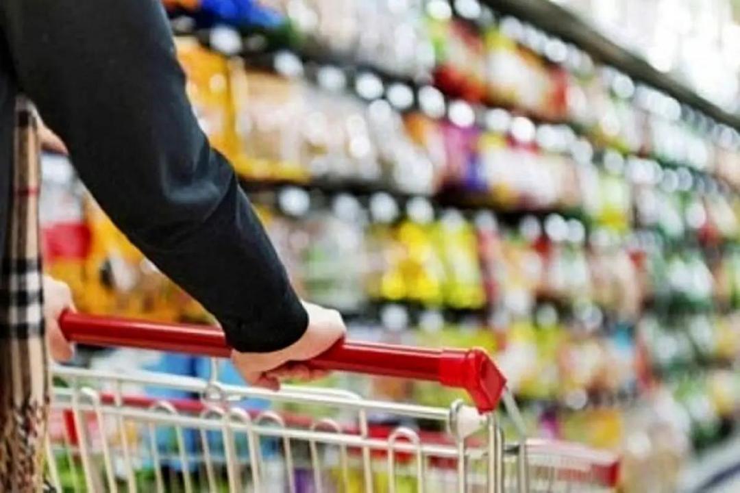 تأمین کالاهای اساسی با نرخ مصوب؛ کمبودی در بازار نیست