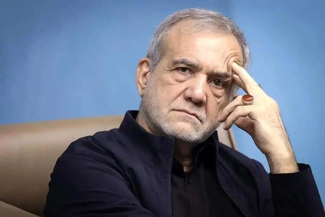 آقای پزشکیان! در دوران تبلیغات انتخابات گفته بودید اگر نتوانید به وعده هایی که داده اید عمل کنید کنار می روید/ حالاستعفا می کنید یا توضیح می دهید؟
