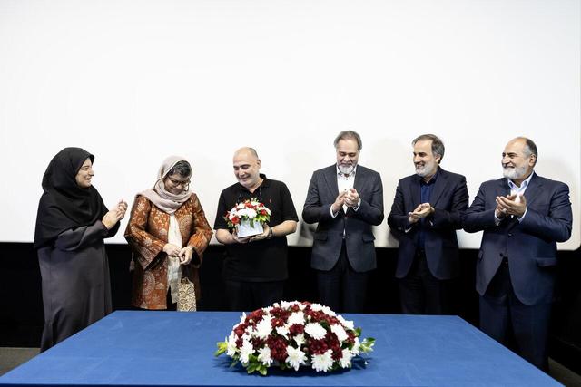 تمام هم‌نسلان ما آرزوی یک زندگی آرام، شاد و بدون دغدغه‌ را داشتند