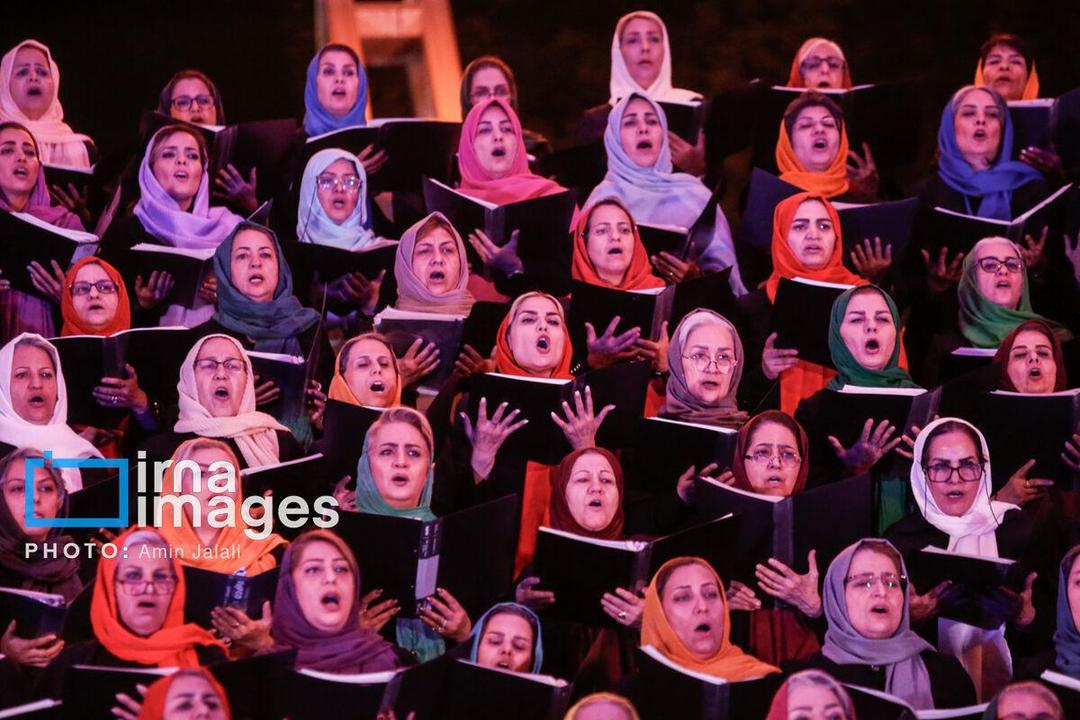 عکس روز | اجرای گروه کُر مادران شهر تهران
