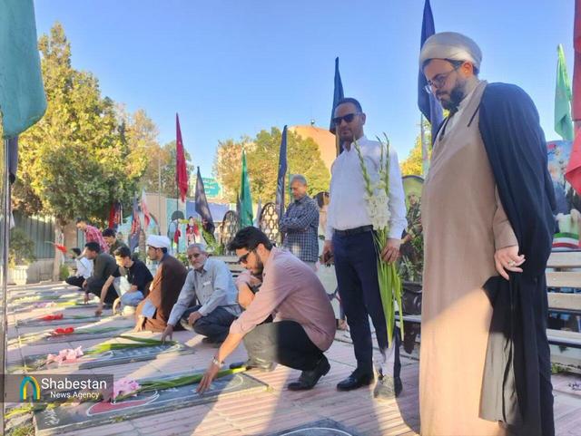 تجدید میثاق بچه‌های کانون فرهنگی هنری سید احمد خمینی اراک با شهدا