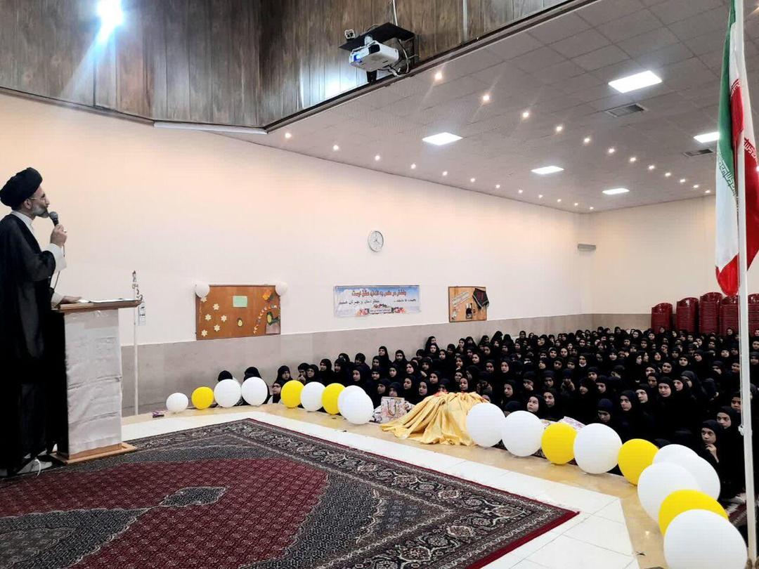 امام‌جمعه کاشان: اجرای دستورات اسلام، جامعه‌ای عاری از محرومیت می‌سازد+فیلم