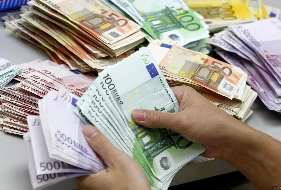قیمت یورو، امروز دوشنبه ۷ مهر ۱۴۰۴
