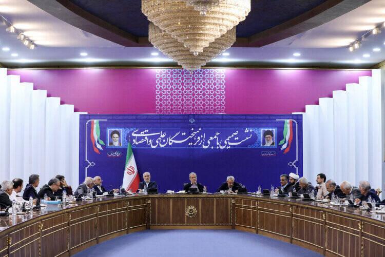 نشست و تبادل‌نظر ۴ ساعته پزشکیان با جمعی از کارشناسان اقتصادی
