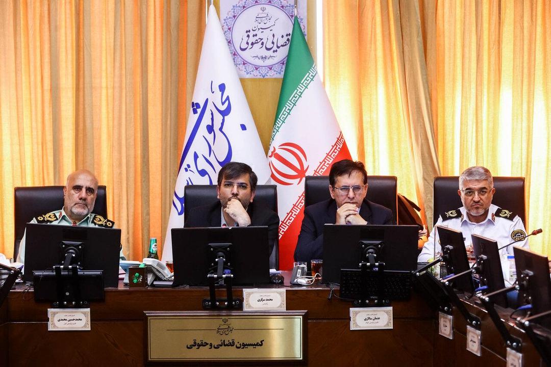نشست کمیسیون قضایی مجلس با حضور رئیس پلیس راهور و فرمانده انتظامی تهران بزرگ