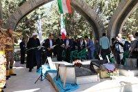 اهتزار پرچم ایران بر فراز قبور مطهر شهدای گمنام دانشگاه آزاد اسلامی شهرکرد