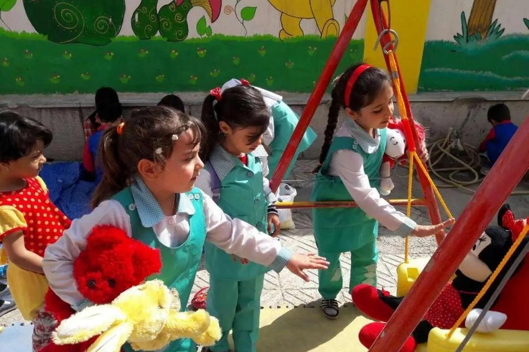 آسیب های مدرسه ای شدن در دوره طلایی کودکان