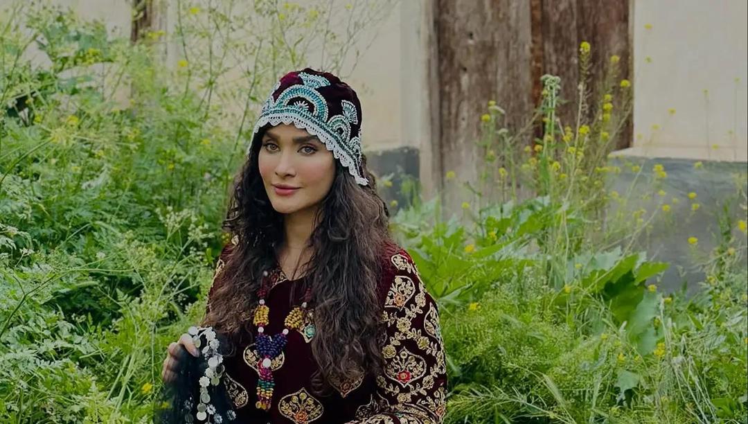 «اینجا پدرم آواز میخواند»؛ دلنوشته ساناز سعیدی، بازیگر، درباره یک خاطره خانوادگی (عکس)