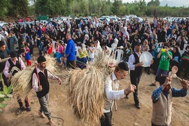 ثبت جشن خرمن روستای بردون نور+ فیلم