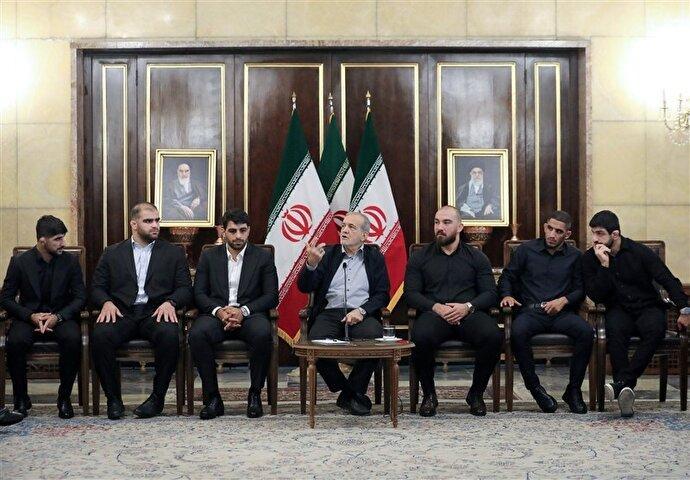 فیلم | پزشکیان خطاب به کشتی‌گیران: من هم مثل شما دوست ندارم به حریف امتیاز دهم