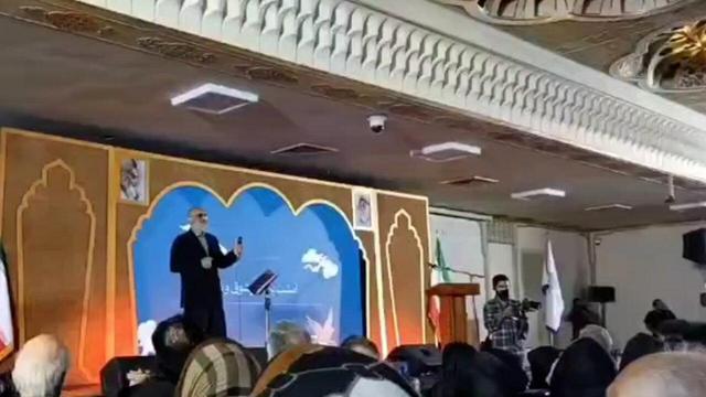 اجرای محمد اصفهانی در بزرگداشت استاد فرشچیان