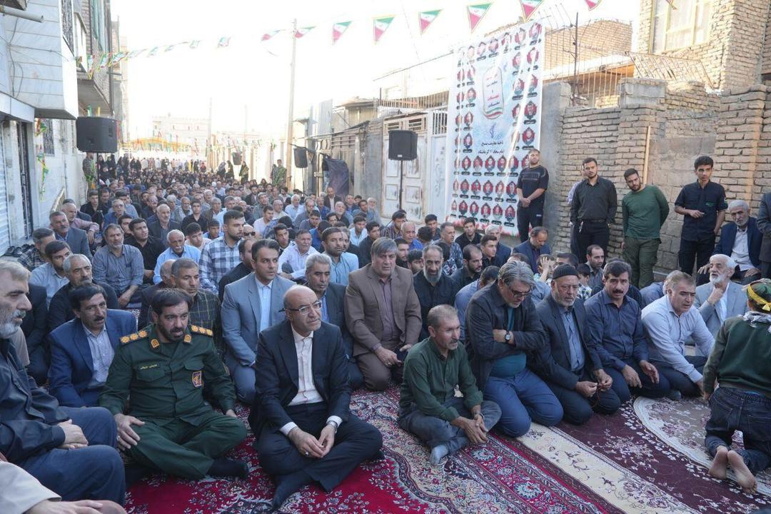 کوچه‌های شهرک بسیج کرمانشاه با یادواره «آبروی محله» رنگ ایثار گرفت