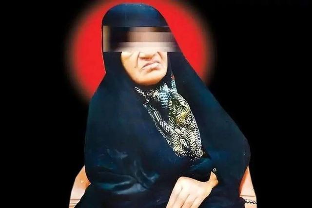 سخنگوی قوه قضائیه: در پرونده «کلثوم اکبری»، در خصوص قتل عمد برای ده فقره، حکم قصاص نفس به صورت مستقل در حق اولیای دم صادر شده/ خانواده‌های شاکی و خود متهم فرصت اعتراض به رأی را ظرف ۲۰ روز دارند/ پرونده جهت رسیدگی نهایی به دیوان عالی کشور ارسال شده
